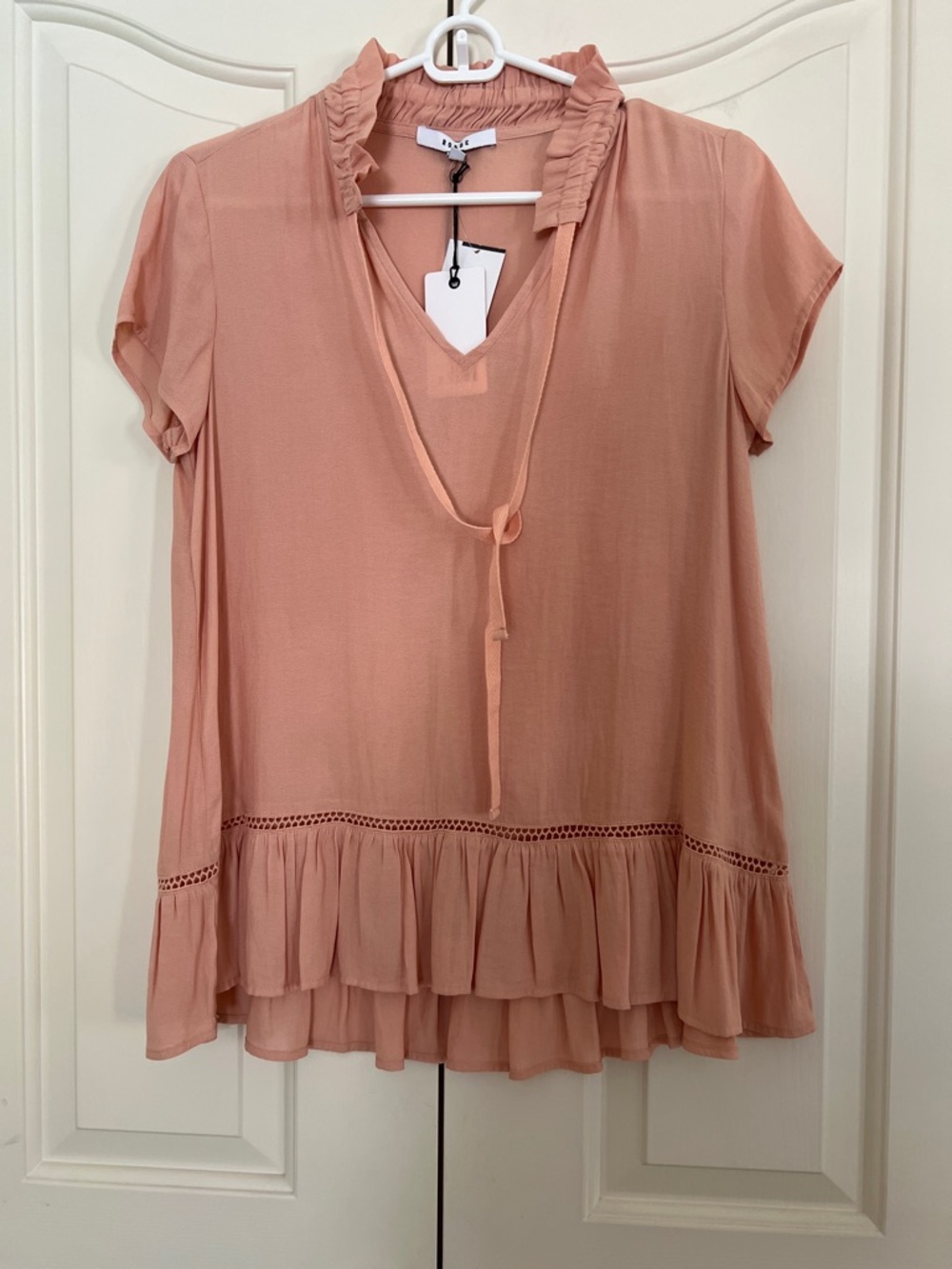 Ro & De Dusty Rose Ruffle Tie-Neck Blouse
Size XS